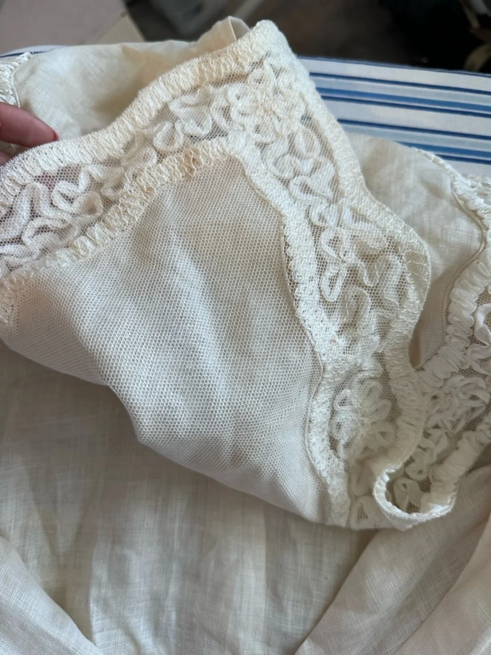 Cream Lace Yoke Long-Sleeve Women's Blouse - Picture 6 of 7